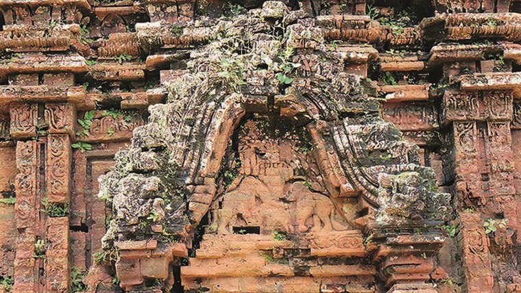 Ý nghĩa biểu tượng trên vòm cuốn của Kiến trúc đền tháp Champa