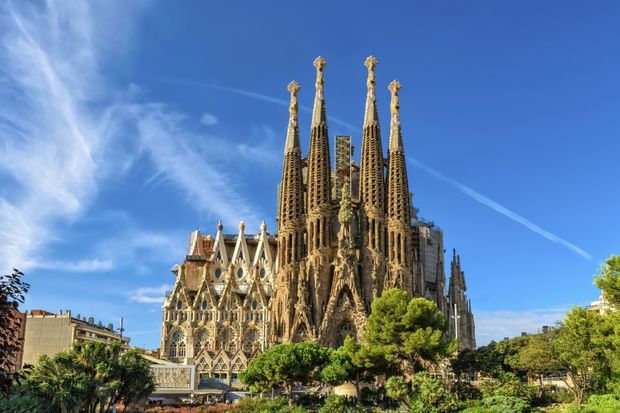 Nhà thờ Sagrada Familia của Gaudí nhận giấy phép xây dựng sau 136 năm khởi công