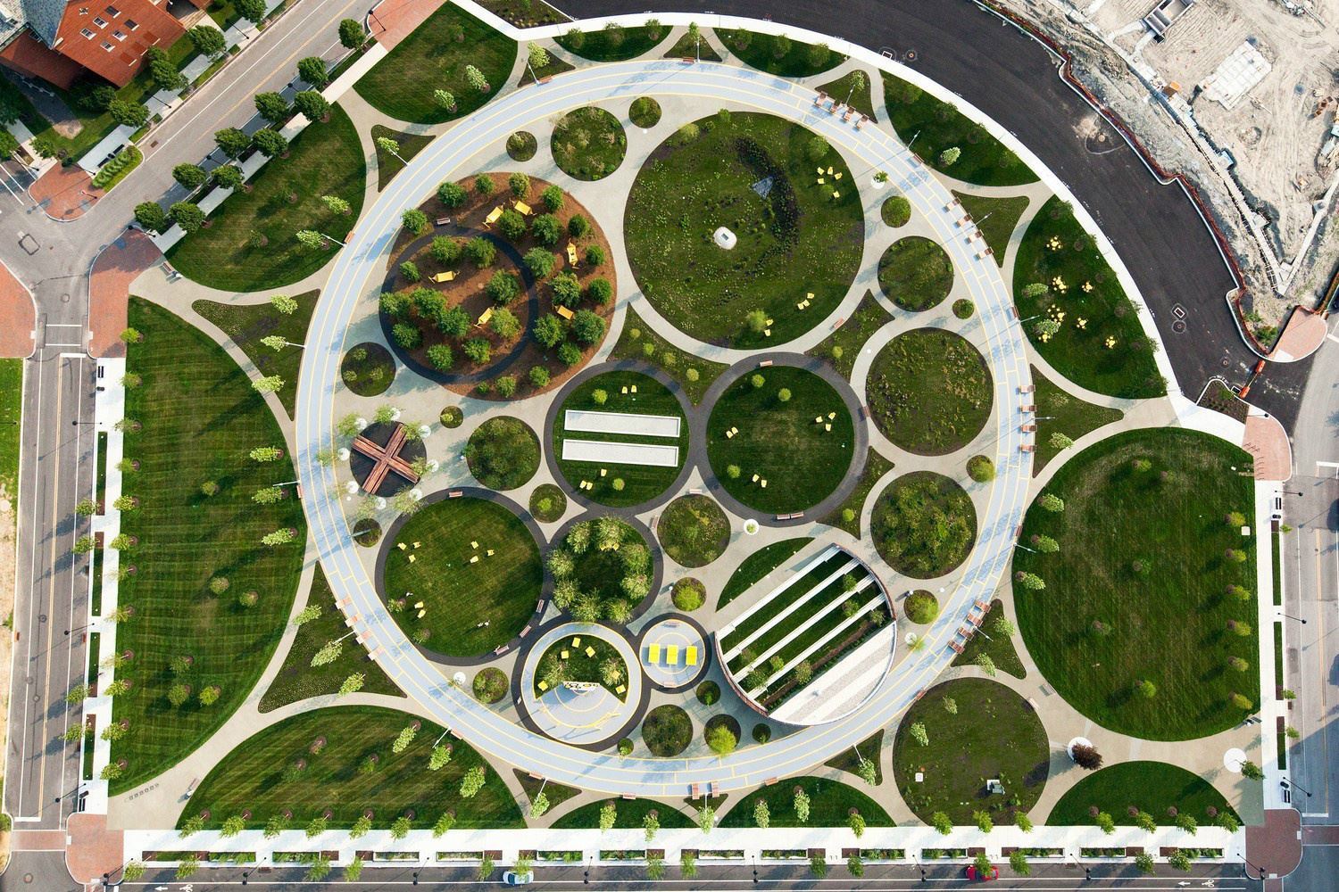 Những vòng tròn năng động - Philadelphia Navy Yards Central Green