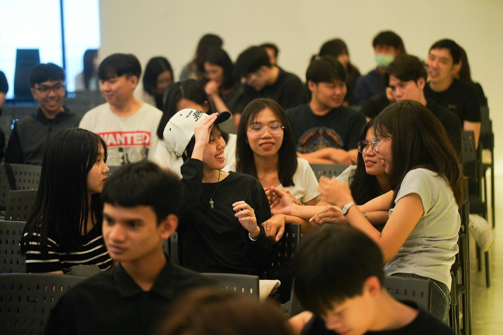 Sinh viên trong buổi học đông người