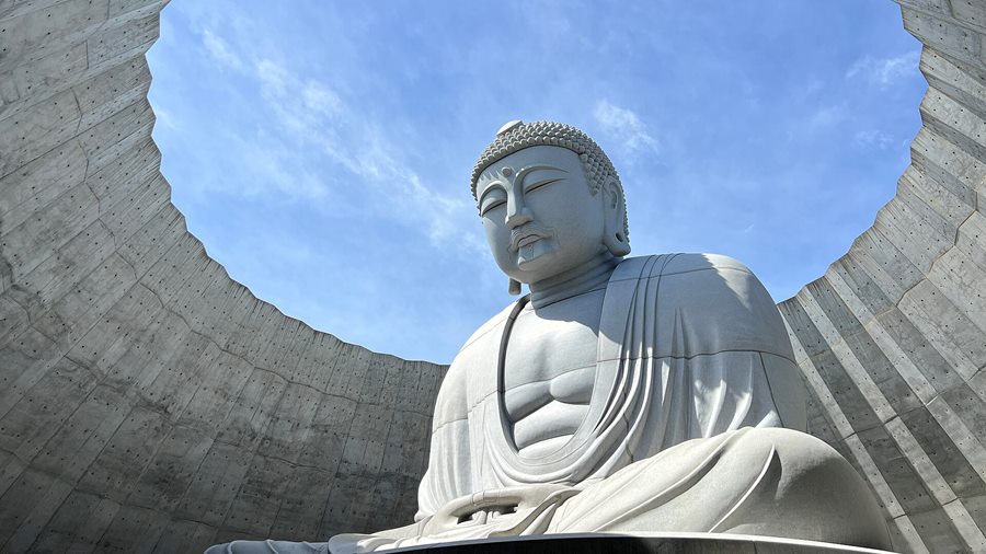 NGỌN ĐỒI ĐỨC PHẬT — Giấu tượng đi để thấy tượng rõ hơn!