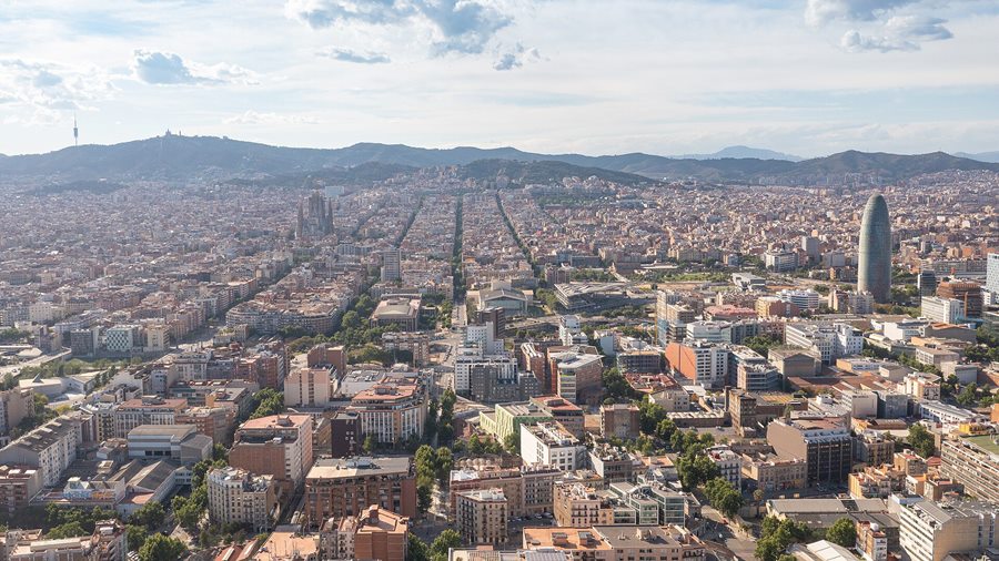 SAGRADA FAMÍLIA — 137 năm xây không phép, nay mới hợp pháp!