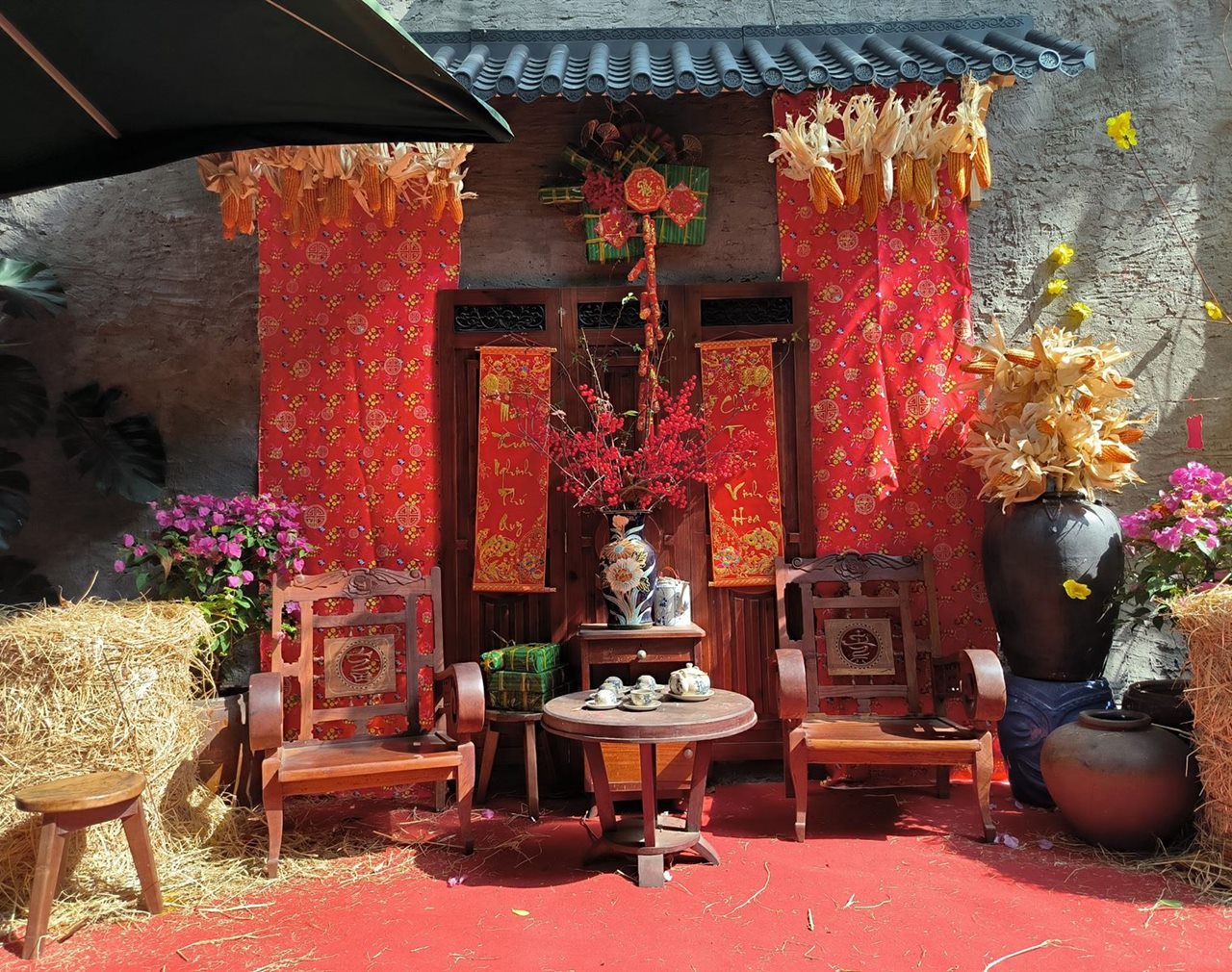 GỢI Ý 15 VẬT PHẨM TRANG TRÍ TIỂU CẢNH VƯỜN TẾT NGUYÊN ĐÁN
.
Sắp cuối năm rồi, anh chị em bạn dì giờ này chắc ai cũng nô nức chuẩn bị trang trí nhà cửa – công ty đón tiệc Tất niên & Tết Nguyên đán. Mà...