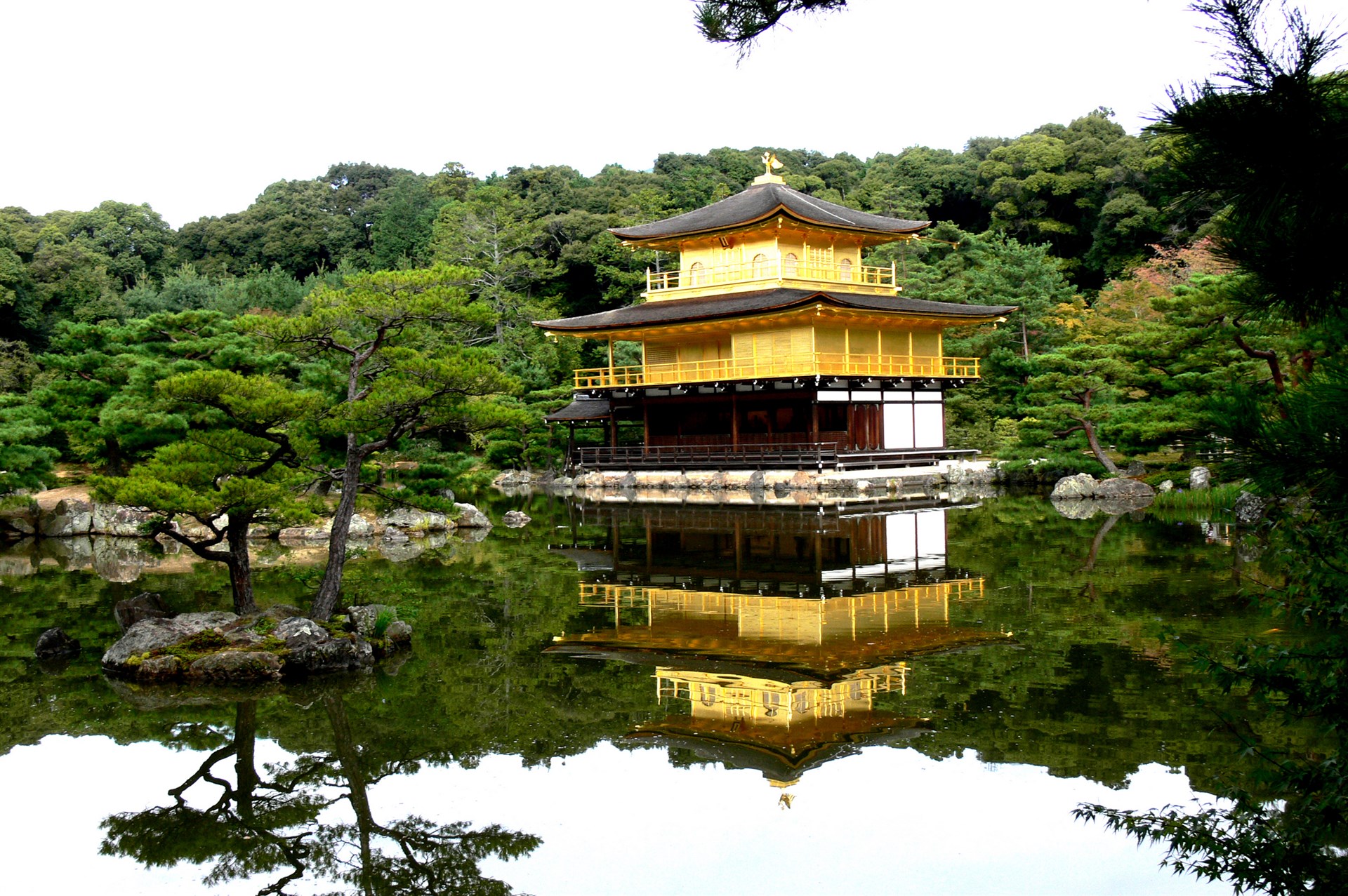 Thời Muromachi: Kinkaku-ji (1398), Ginkaku-ji (1482), Daisen-in (1513), Nanzen-ji — vườn thiền thành hình (hình 1 trong 4)