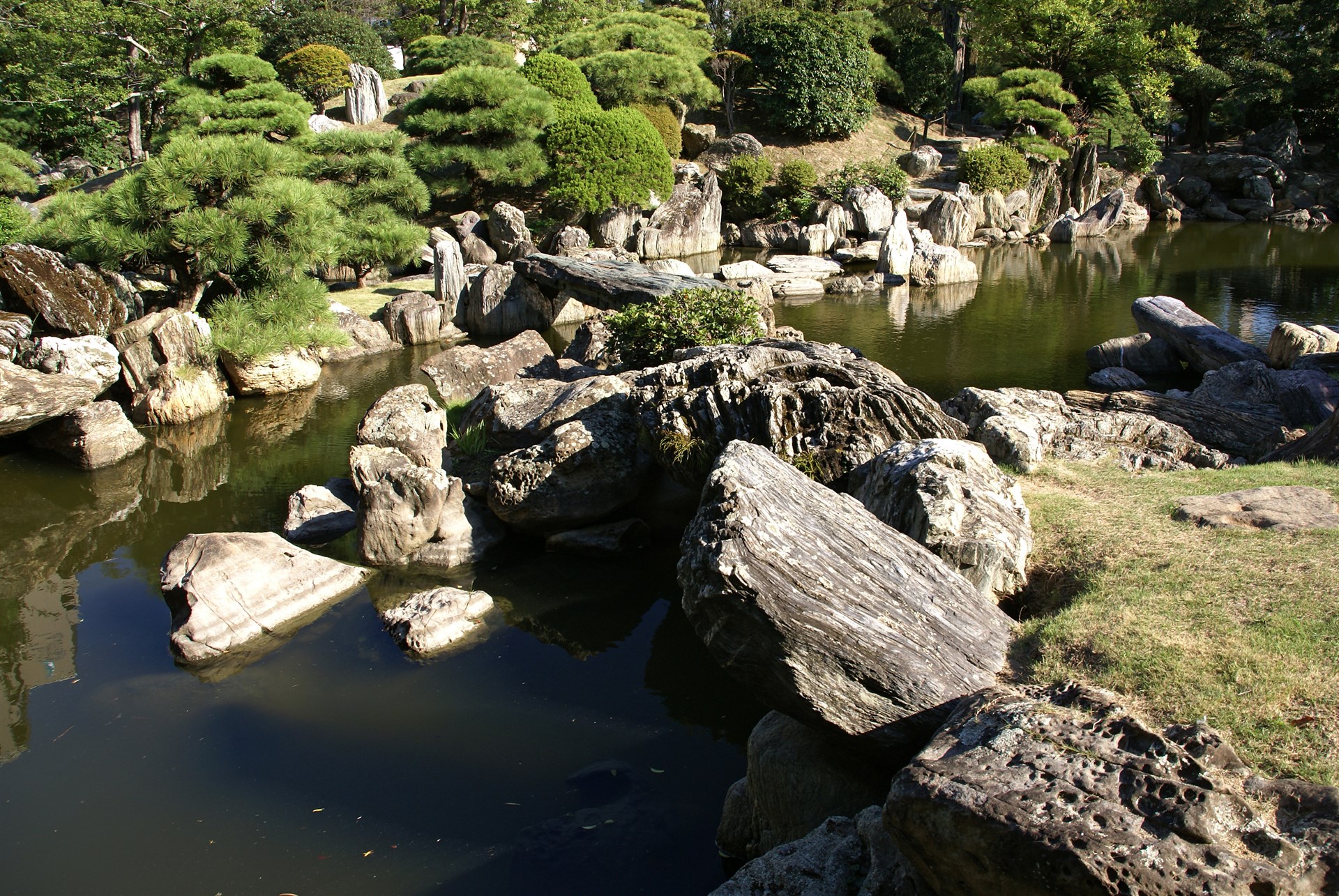 Tenryū-ji, lâu đài Tokushima (1592), Daigo-ji (1598) — đá và nước làm chủ đạo (hình 2 trong 4)