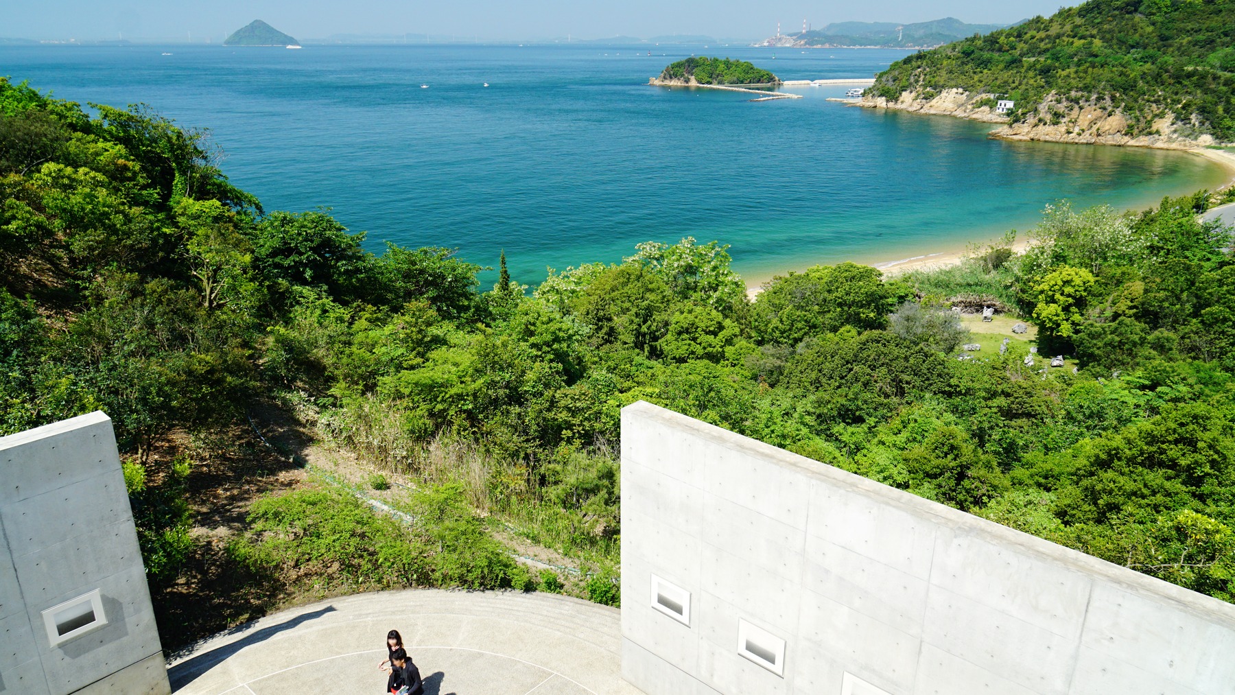 Tadao Ando: khi bê tông trần trở thành công cụ dẫn ánh sáng
