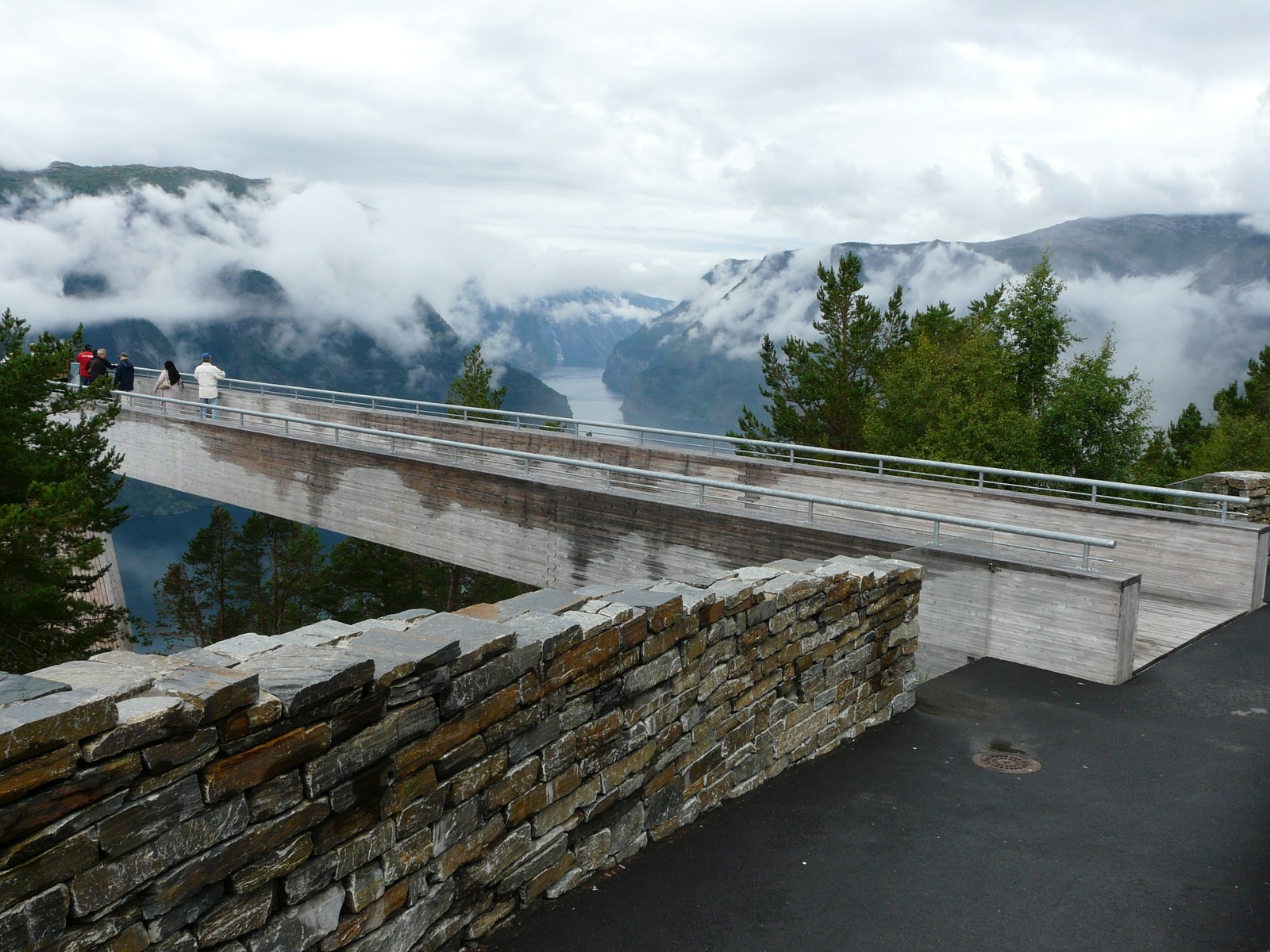 Aurland Lookout — Stegastein nhìn từ khu bãi đỗ