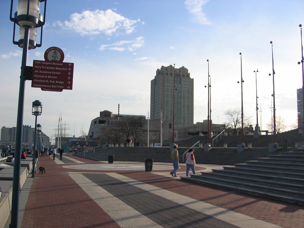 Bờ sông Delaware, Philadelphia — Quảng trường bậc thang Great Plaza tại Penn's Landing
