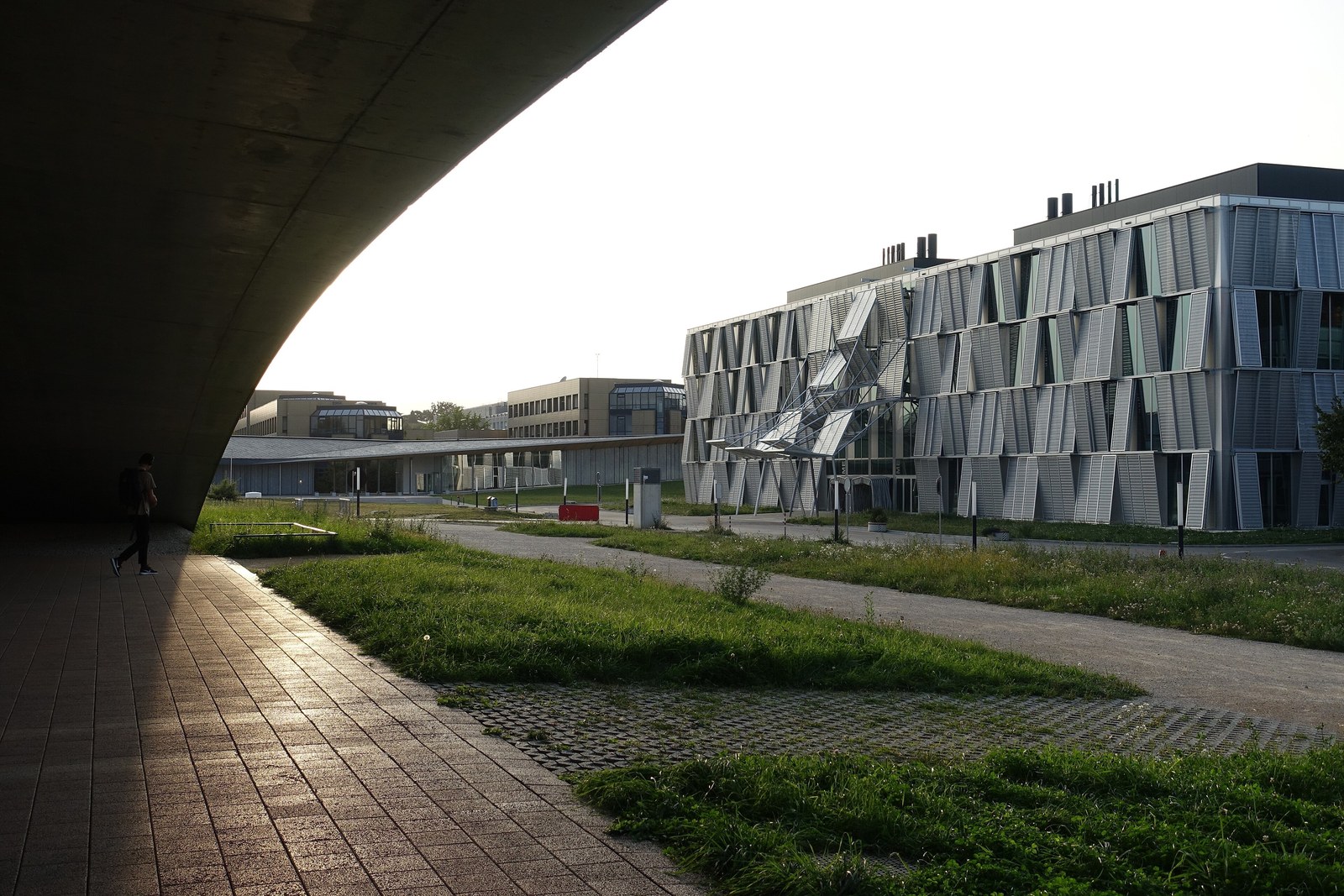 11 NỮ KIẾN TRÚC SƯ — Mép sàn cong của Rolex Learning Center vươn lên