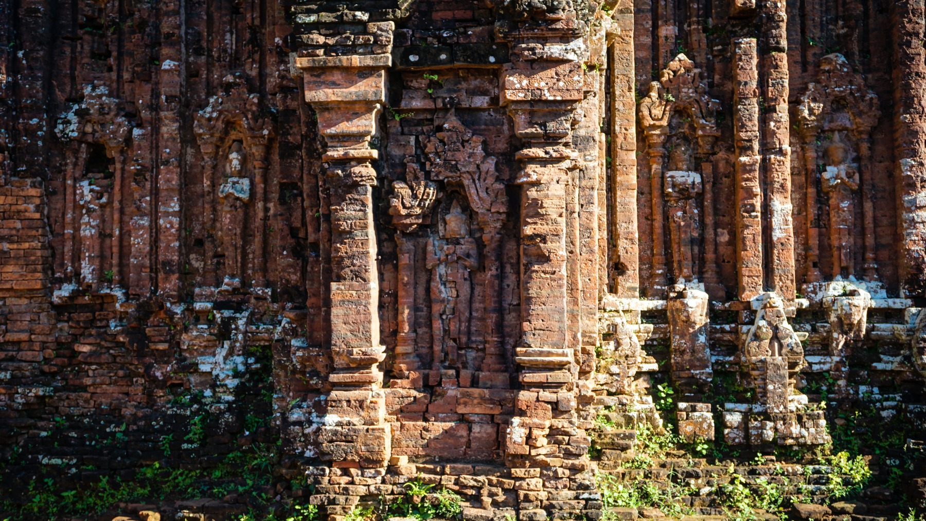 Ý nghĩa biểu tượng trên vòm cuốn của Kiến trúc đền tháp Champa