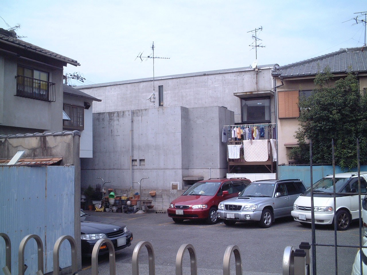 Tadao Ando — Row House Sumiyoshi nhìn từ hẻm sau