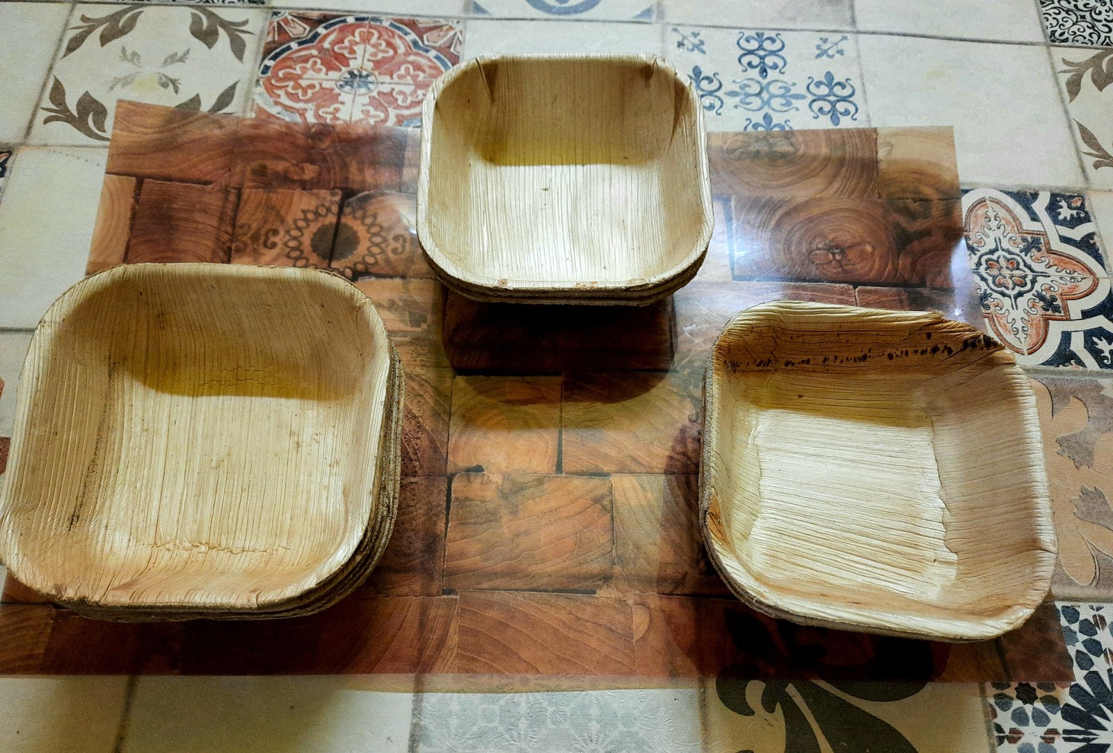 Bát đĩa từ lá cây — Ba khay vuông ép từ mo cau
