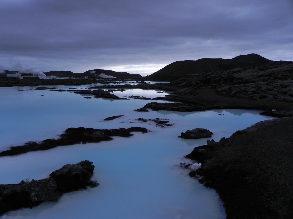 Blue Lagoon — Toàn cảnh hồ Blue Lagoon nhìn từ mỏm đá