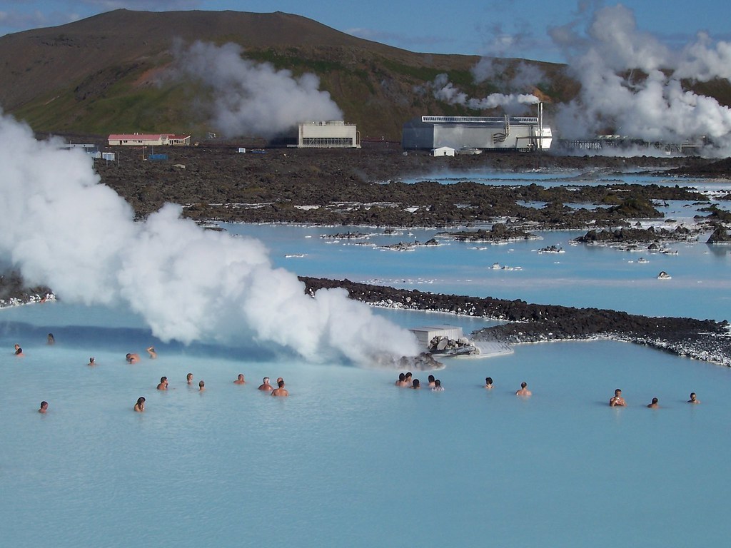 Blue Lagoon — Nhà máy điện địa nhiệt Svartsengi nhả hơi nước