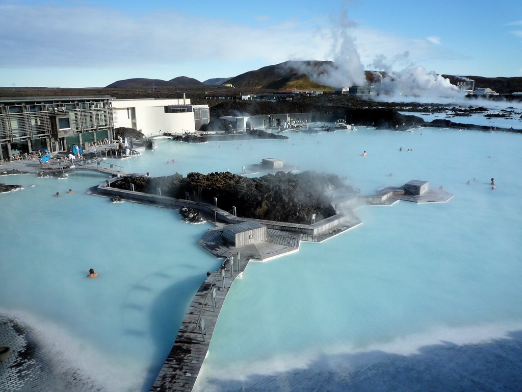 Blue Lagoon — Nhìn từ trên xuống khu tắm công cộng đông