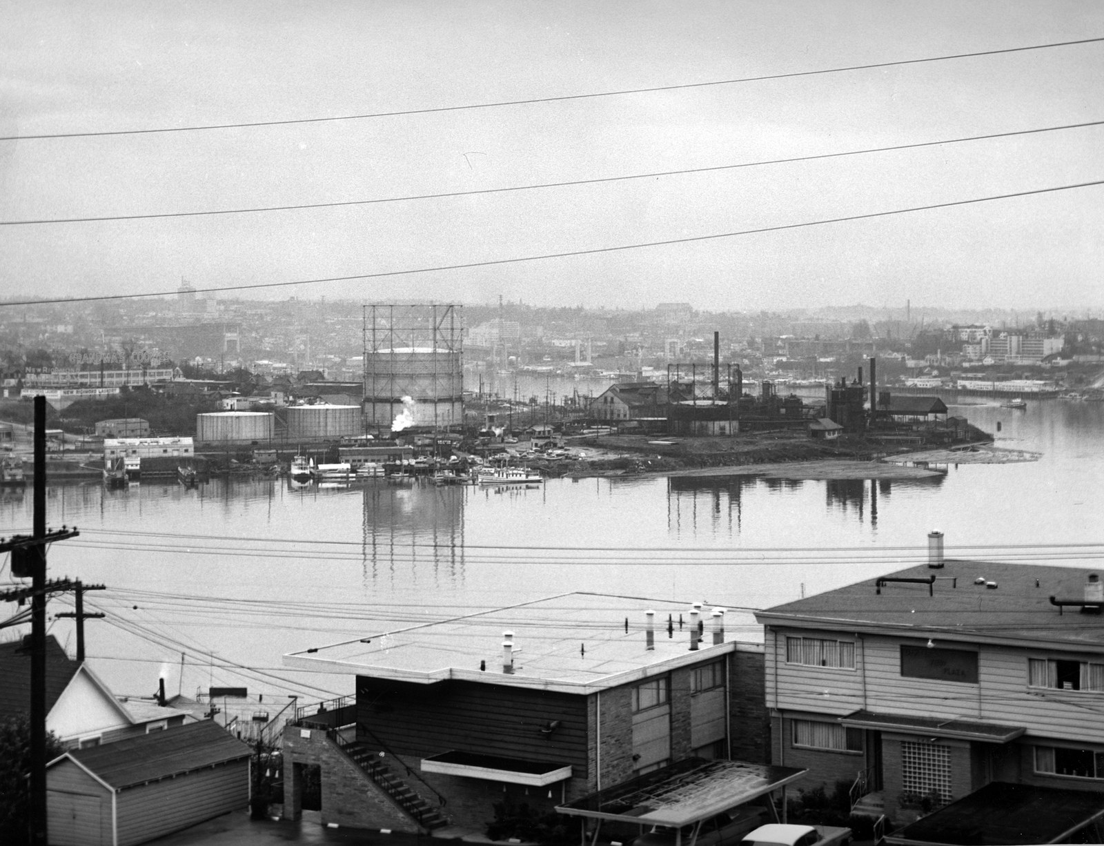 Hàm Cá Mập và 10 công trình từng bị đòi  — Ảnh đen trắng năm 1960 nhà máy khí than