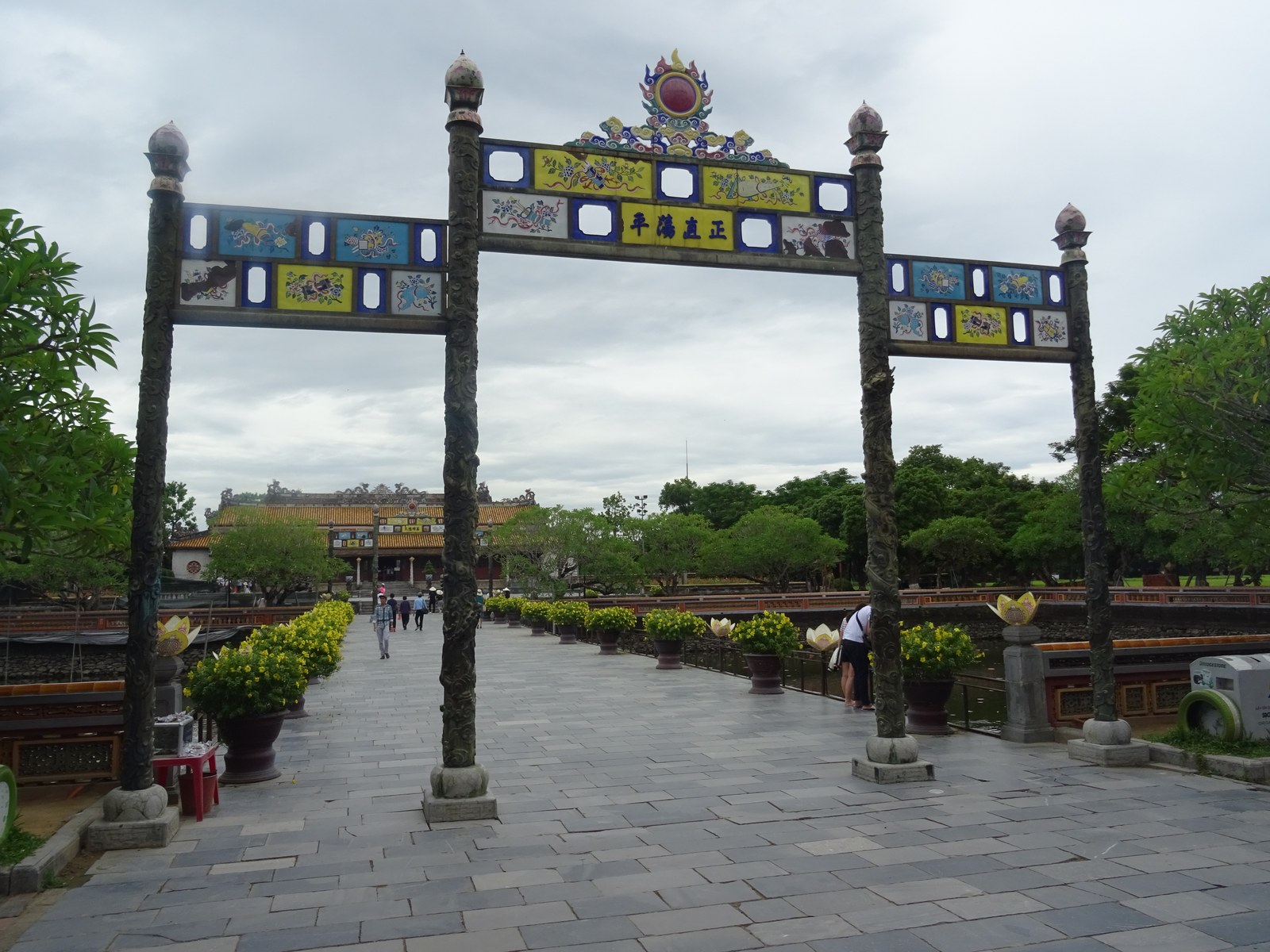 Cố đô Huế — Cổng vào khu vực điện Thái Hòa trong Hoàng